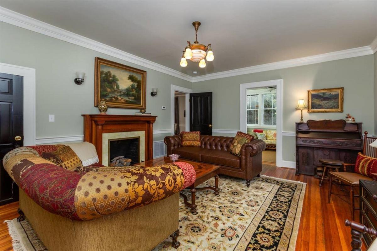 Renowned Historic Home Downtownacross From Park 윈스턴세일럼 외부 사진