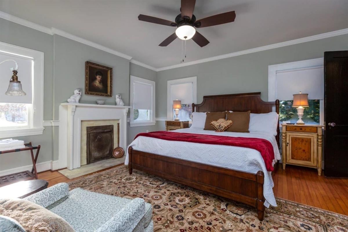 Renowned Historic Home Downtownacross From Park 윈스턴세일럼 외부 사진