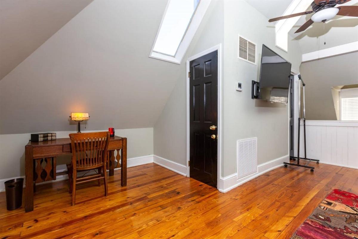 Renowned Historic Home Downtownacross From Park 윈스턴세일럼 외부 사진